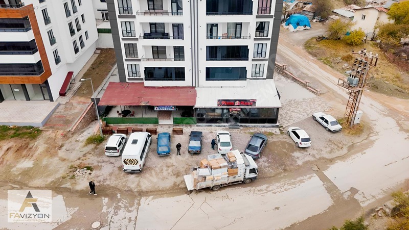 Cumhuriyet Mahallesinde Bulvar Üzerinde 130'm2 Satılık Dükkan — fotoğraf 4