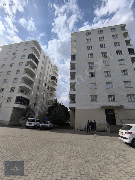 Azd Pars Emlak'Tan Doğum Hastanesi Arkası Kiralık Daire