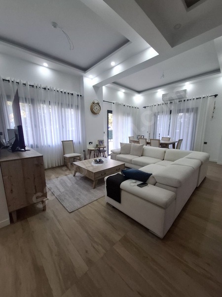 Konutlar Bölgesinde Tripleks Villa — fotoğraf 8