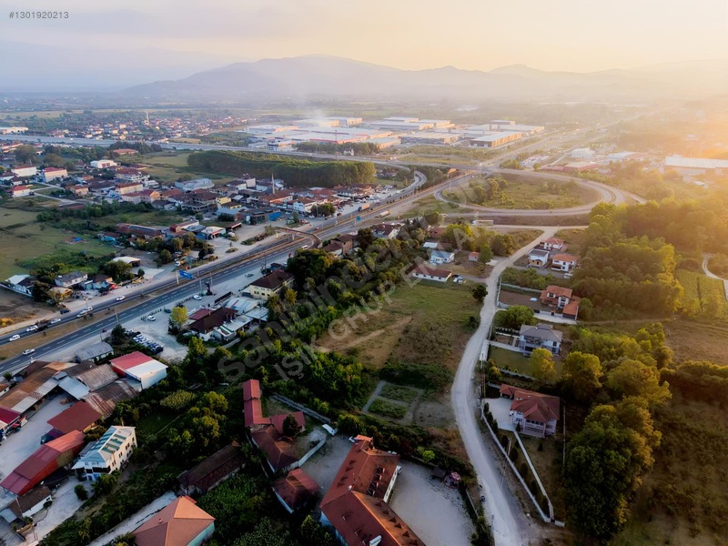 Işık Emlaktan Otoban Gişelerinin Dibi Yola Sıfır Kiralık Arsa — fotoğraf 9