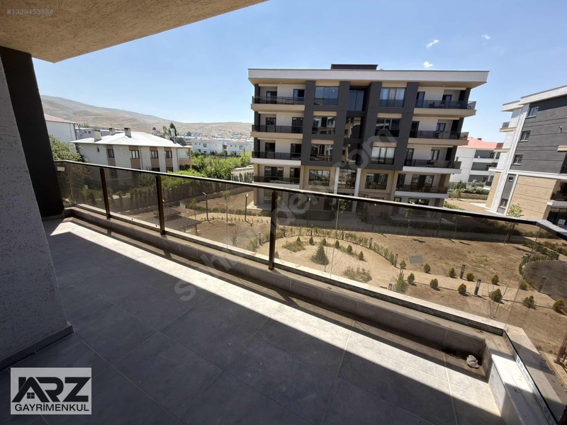 Satılık 3+1 Lüks Sıfır Daire Edremit / Süphan Mah. — fotoğraf 19