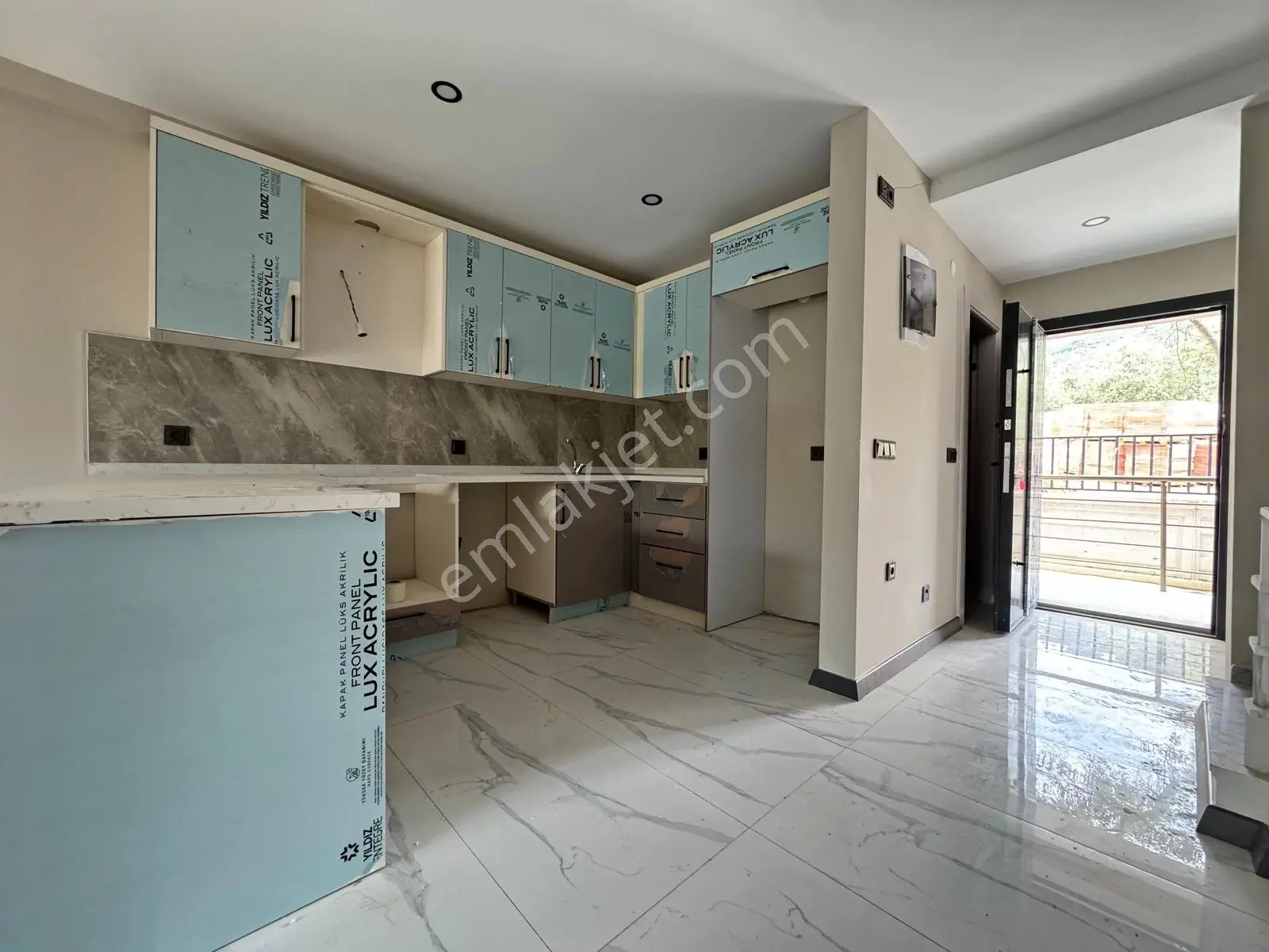 ▀güçten Altınolukta Geniş Bahçeli Dağ Manzaralı Teraslı 3+1villa — fotoğraf 3