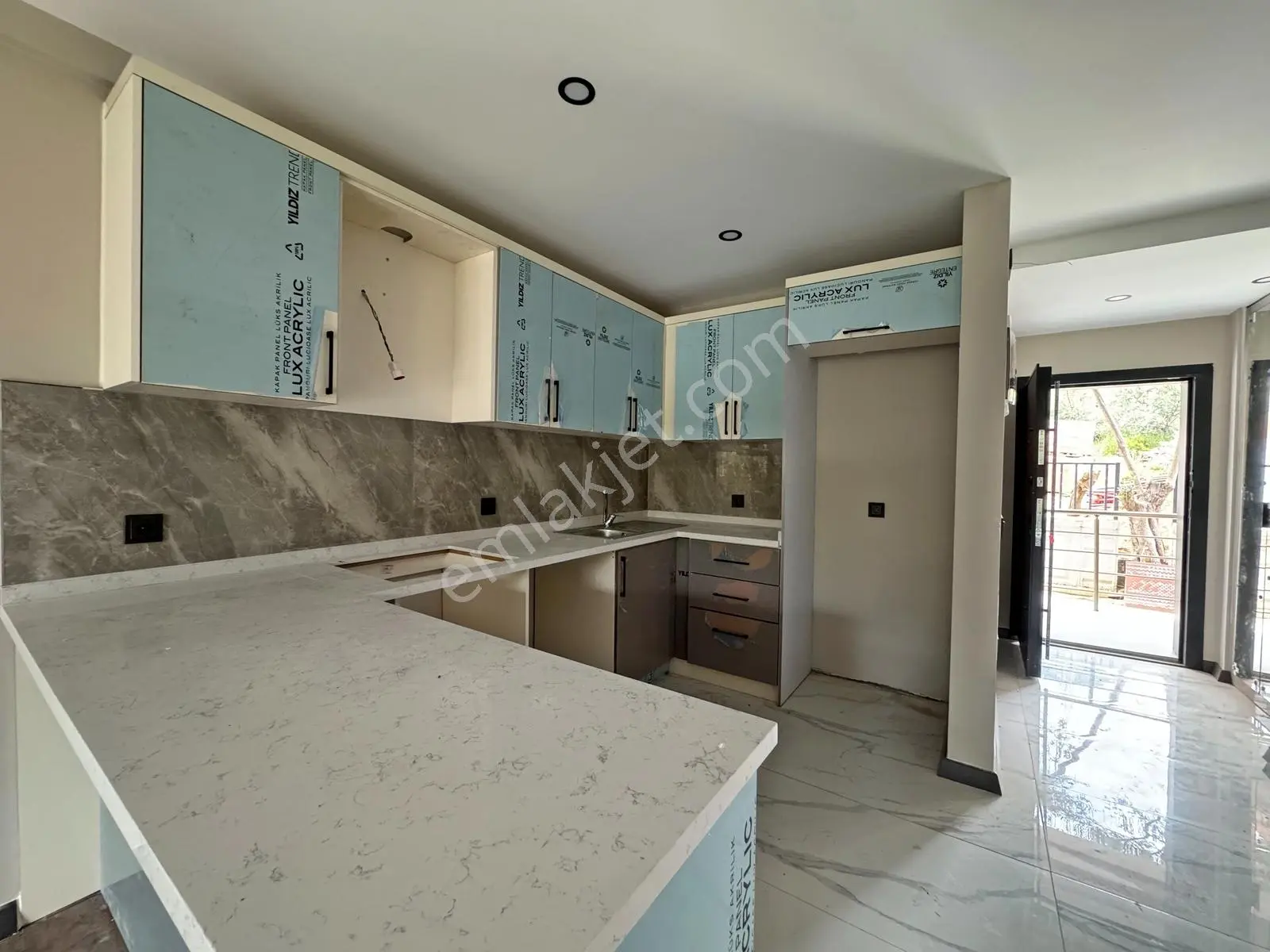 ▀güçten Altınolukta Geniş Bahçeli Dağ Manzaralı Teraslı 3+1villa — fotoğraf 11