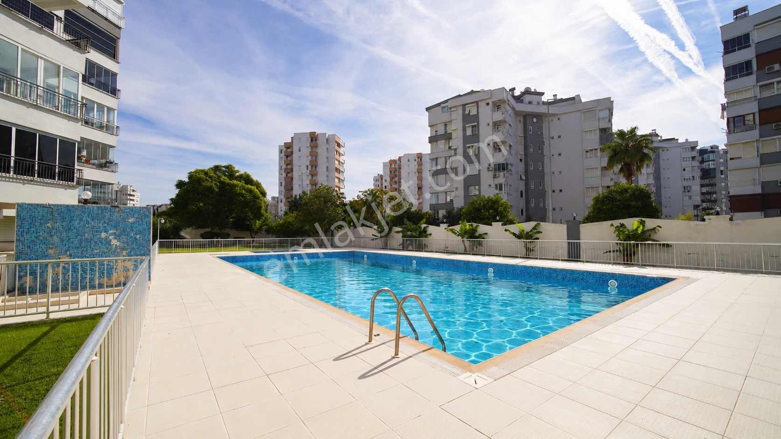 Çağlayanda Denize 150mt Mesafe Havuzlu Sitede 2+1 Geniş Satılık — fotoğraf 4