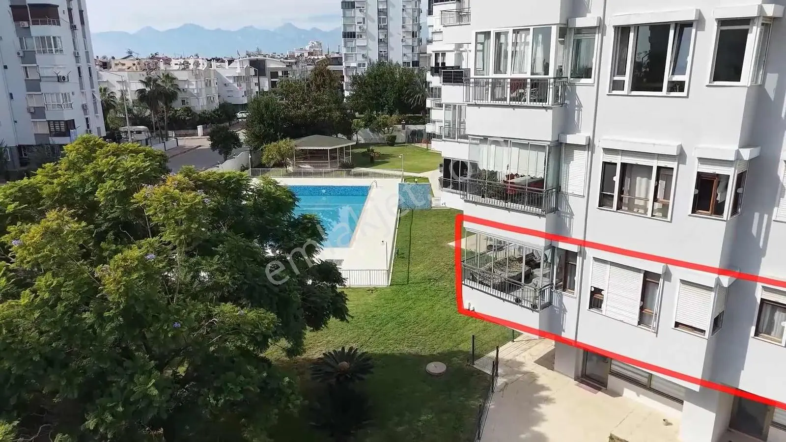 Çağlayanda Denize 150mt Mesafe Havuzlu Sitede 2+1 Geniş Satılık — fotoğraf 17