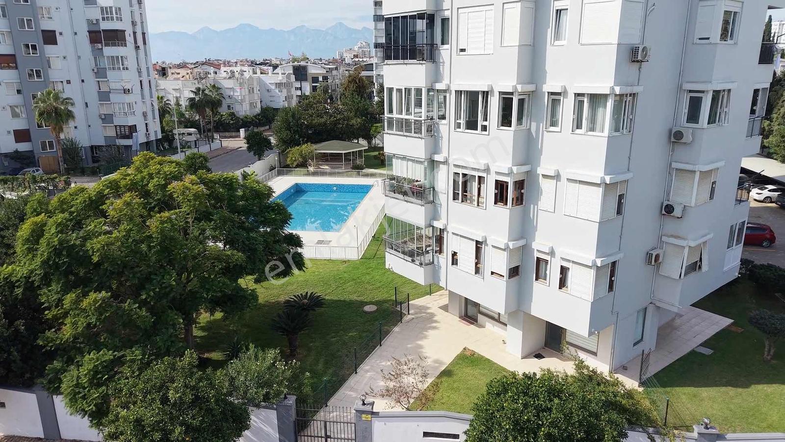 Çağlayanda Denize 150mt Mesafe Havuzlu Sitede 2+1 Geniş Satılık — fotoğraf 18