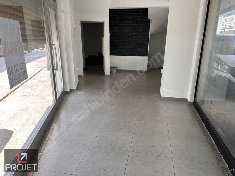 Merkez Çarşı'da 2 Katlı Kiralık Köşe Dükkan — fotoğraf 2