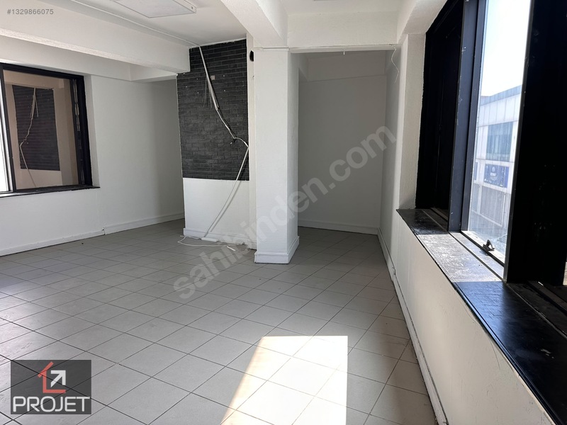 Merkez Çarşı'da 2 Katlı Kiralık Köşe Dükkan — fotoğraf 5
