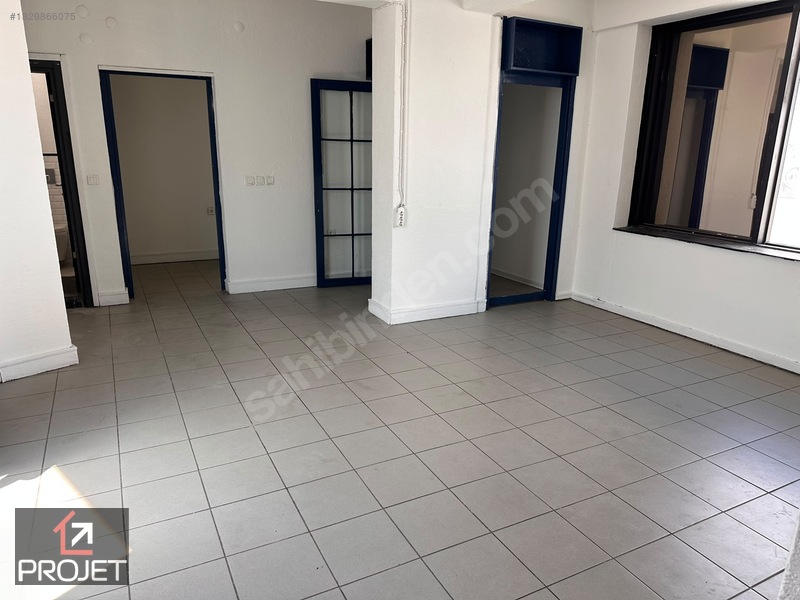 Merkez Çarşı'da 2 Katlı Kiralık Köşe Dükkan — fotoğraf 6