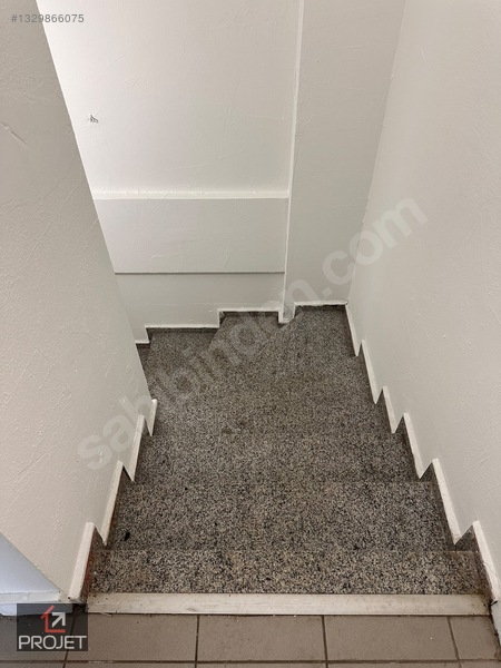 Merkez Çarşı'da 2 Katlı Kiralık Köşe Dükkan — fotoğraf 9