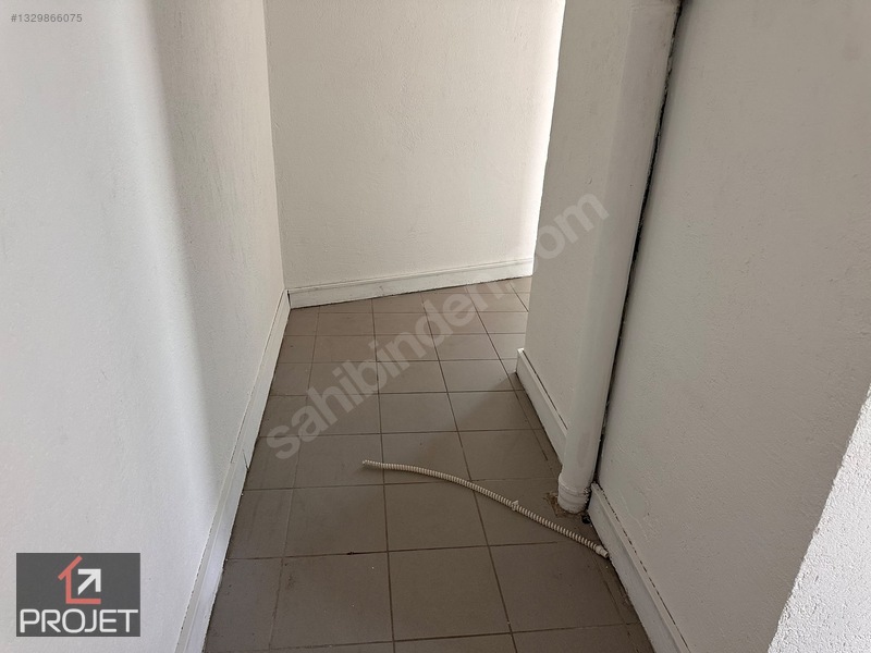 Merkez Çarşı'da 2 Katlı Kiralık Köşe Dükkan — fotoğraf 10