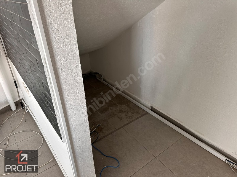Merkez Çarşı'da 2 Katlı Kiralık Köşe Dükkan — fotoğraf 11