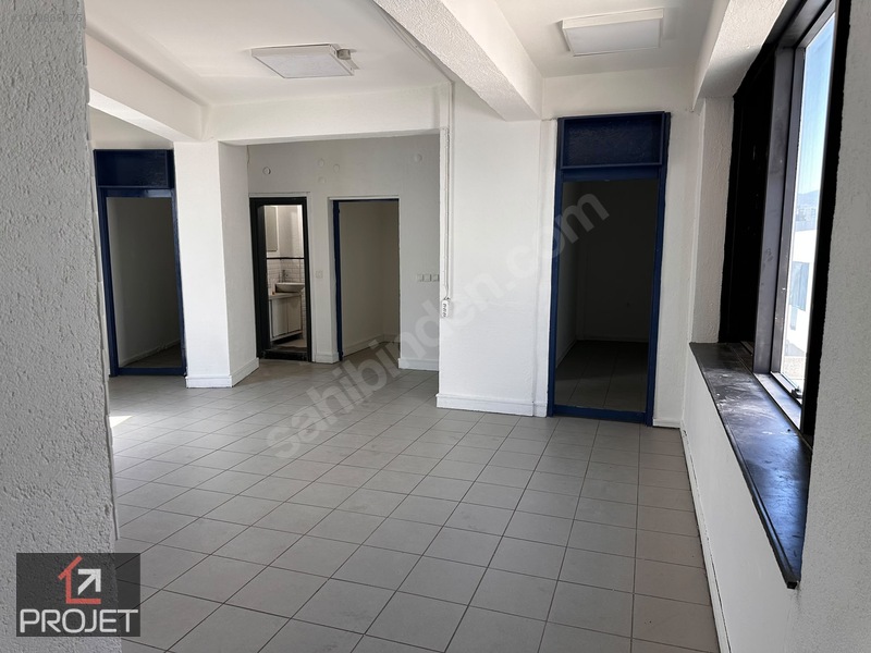 Merkez Çarşı'da 2 Katlı Kiralık Köşe Dükkan — fotoğraf 13