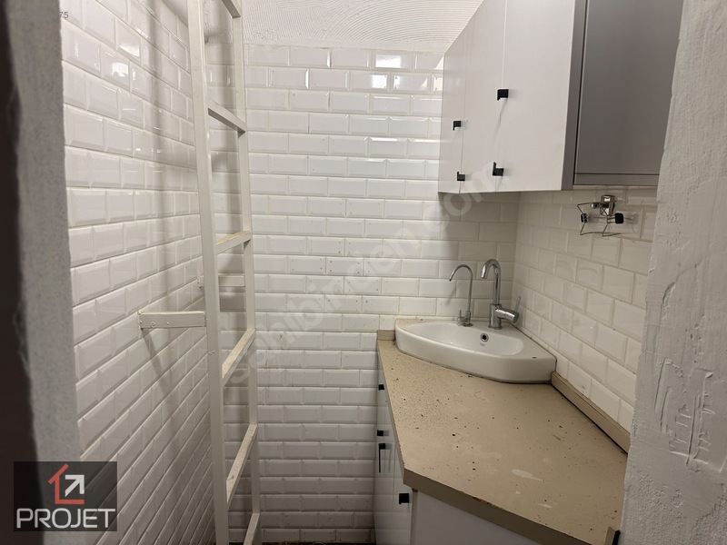 Merkez Çarşı'da 2 Katlı Kiralık Köşe Dükkan — fotoğraf 14