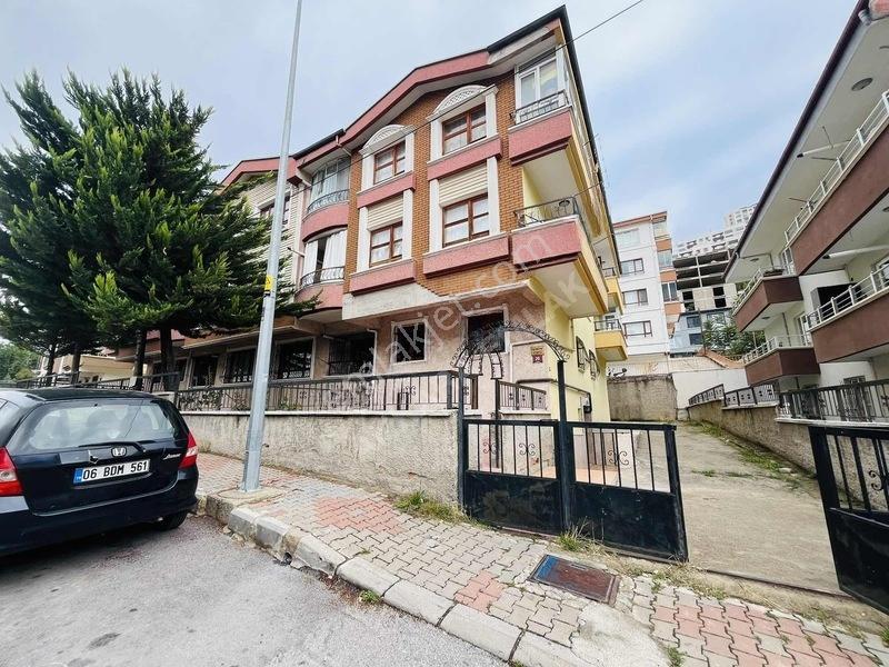 3+1 Kat Konumunda Yüksek Giriş Merkezi Konum Krediye Uygun