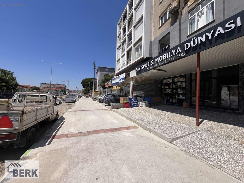 Berk Emlaktan Köprübaşında Cadde Üzeri Satılık Dükkan Ve Daire — fotoğraf 2