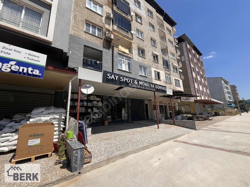 Berk Emlaktan Köprübaşında Cadde Üzeri Satılık Dükkan Ve Daire — fotoğraf 6