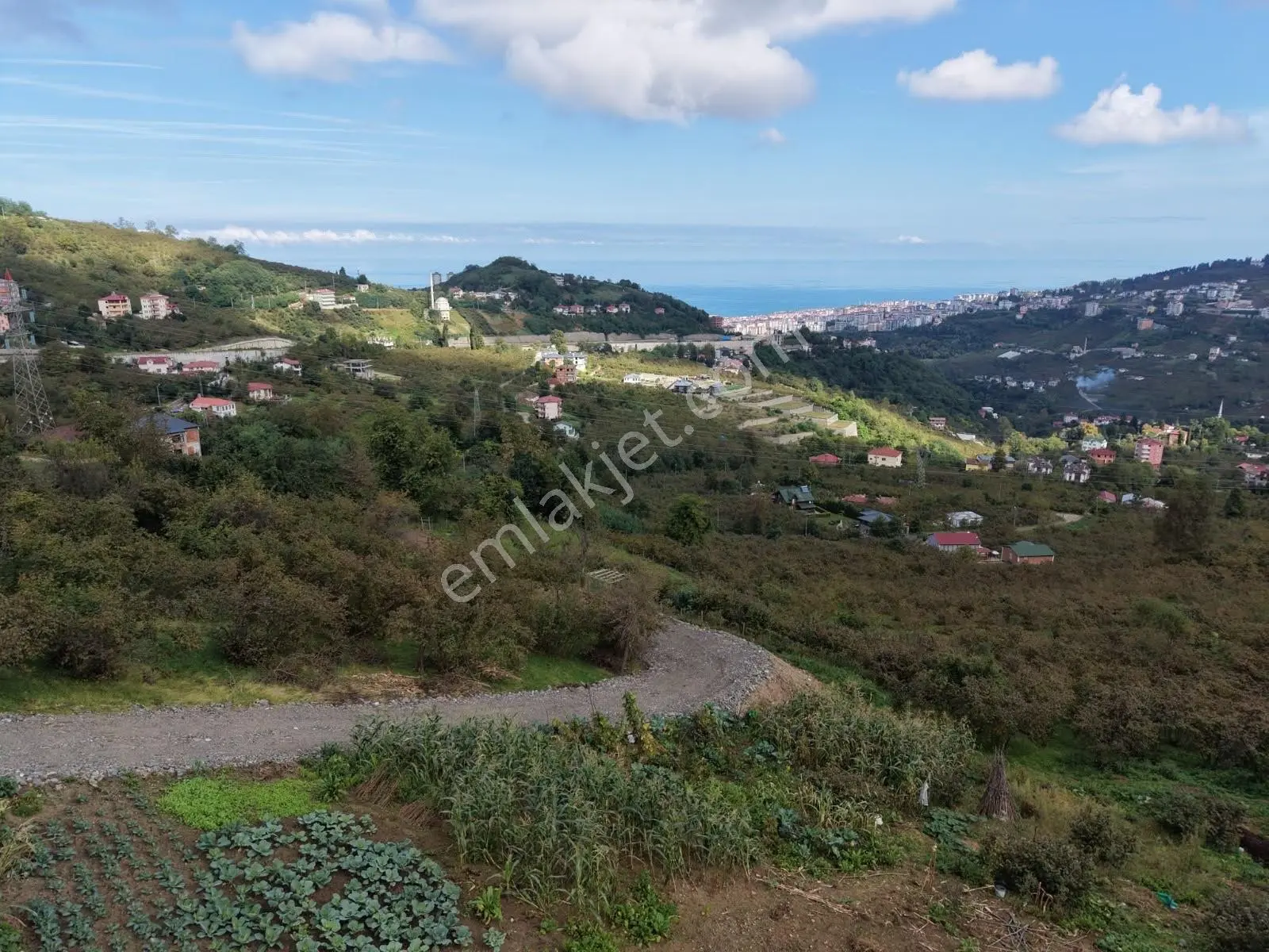 Trabzon Ortahisar Uğurlu'da Deniz Manzaralı Satılık Tarla — fotoğraf 3