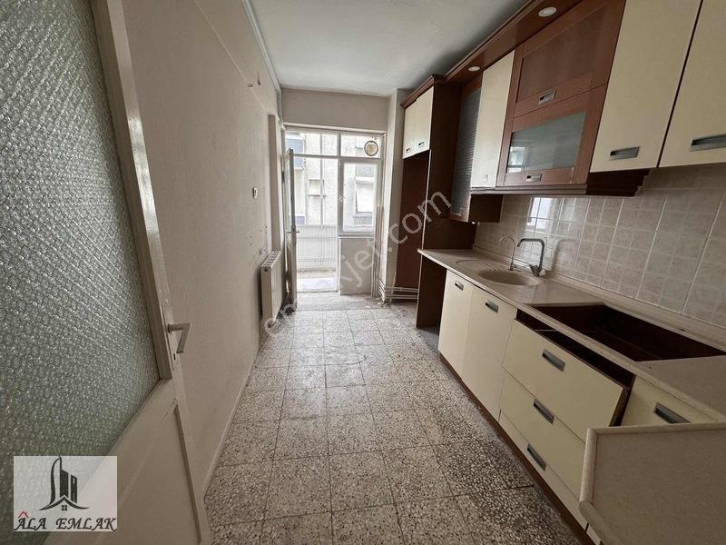 Yeşılyurt Pazaryeri Yakını Arakat 3+1 Satılık Daire — fotoğraf 2