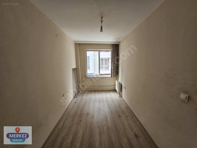 Sütlüce'de 1+1 Cuma Pazarın Sokağında Yatırımlık İskanlı — fotoğraf 2