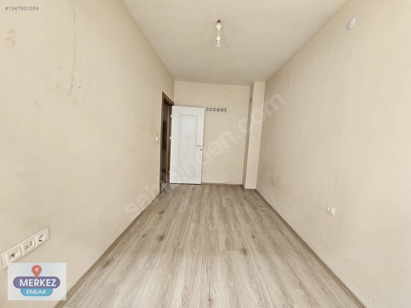 Sütlüce'de 1+1 Cuma Pazarın Sokağında Yatırımlık İskanlı — fotoğraf 9