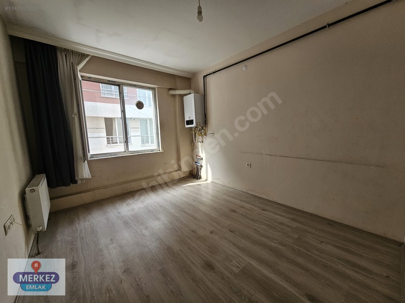Sütlüce'de 1+1 Cuma Pazarın Sokağında Yatırımlık İskanlı — fotoğraf 22