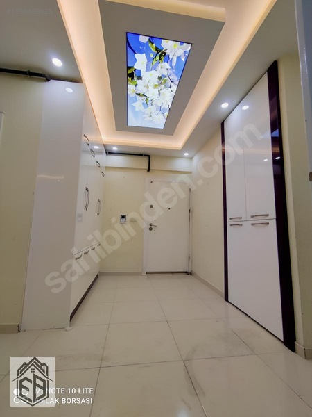 Yürüyüş Yolu Üzeri 3 Cepheli 190M2 Arakat Satılık 3+1