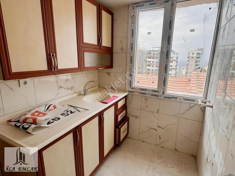 Eşrefpaşada Yenilenmiş 3 Katlı Acil Satılık Müstakil Ev — fotoğraf 2