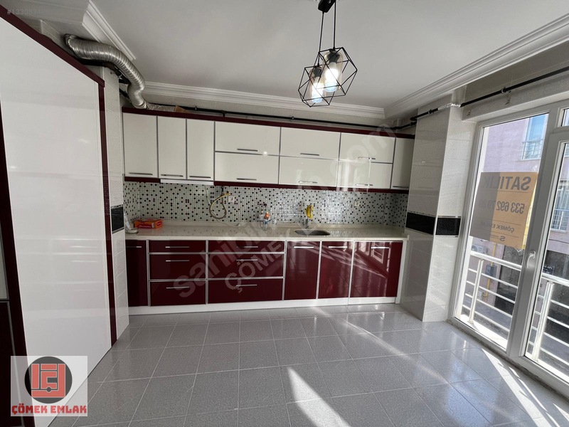 Çömek Emlaktan Şehir Merkezinde Ara Kat 160 M2 Satılık 3+1 Daire — fotoğraf 4