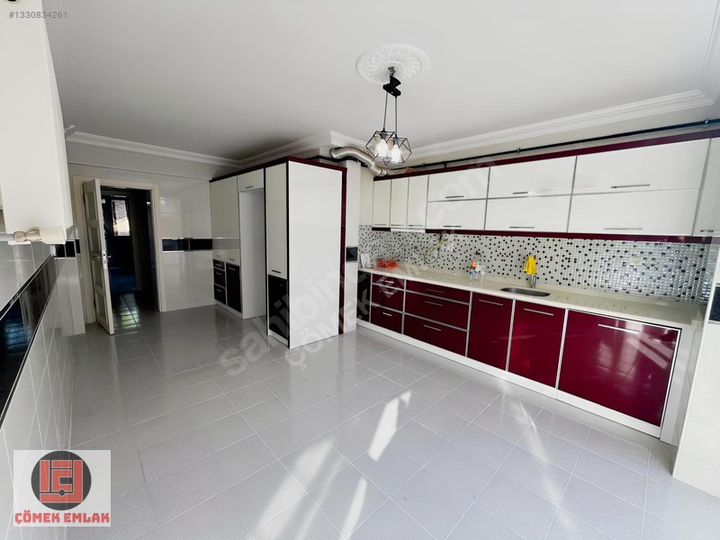 Çömek Emlaktan Şehir Merkezinde Ara Kat 160 M2 Satılık 3+1 Daire — fotoğraf 6