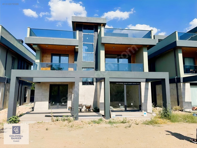 Yeni Bağlıca'Da Teraslı 5+1 Yapılı Ve Sıfır Müstakil Villa
