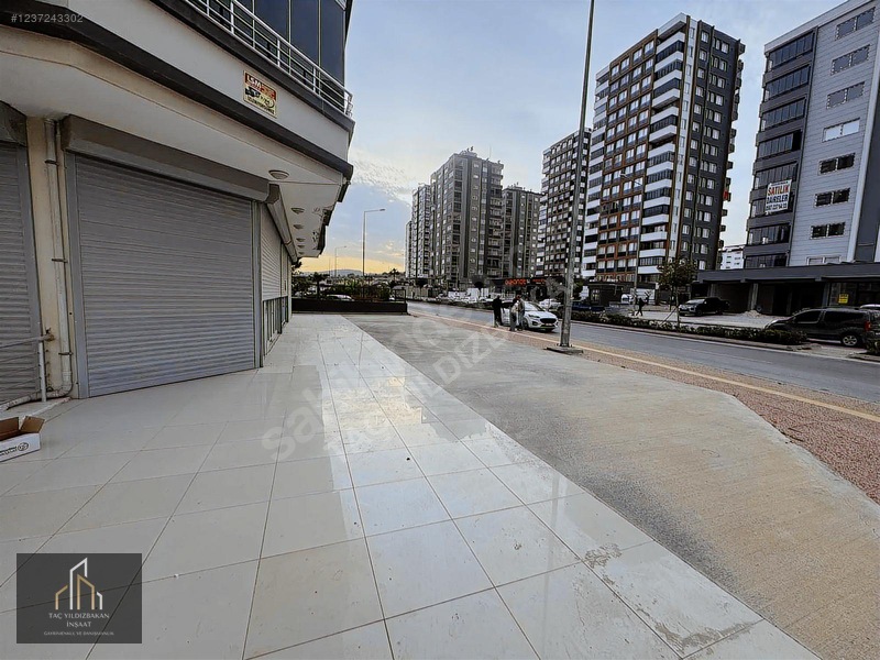 Konak Mevkide Ana Cadde Üzerinde 170 M2 Kiralık Dükkan — fotoğraf 3