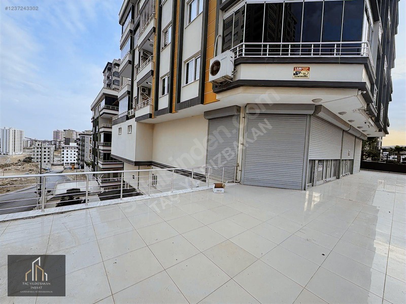 Konak Mevkide Ana Cadde Üzerinde 170 M2 Kiralık Dükkan — fotoğraf 4