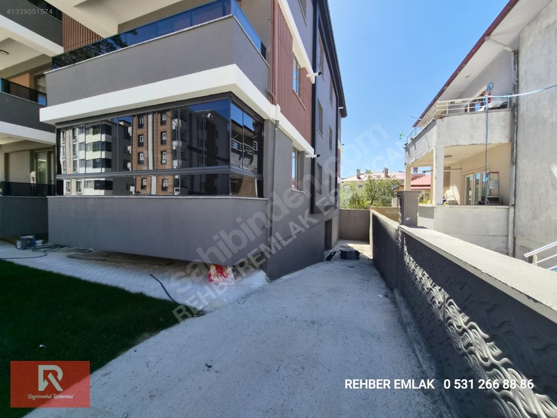 Rehber Emlak'Tan Şehir Merkezinde 1+1 Sıfır Daire Balkonlu 61 M2