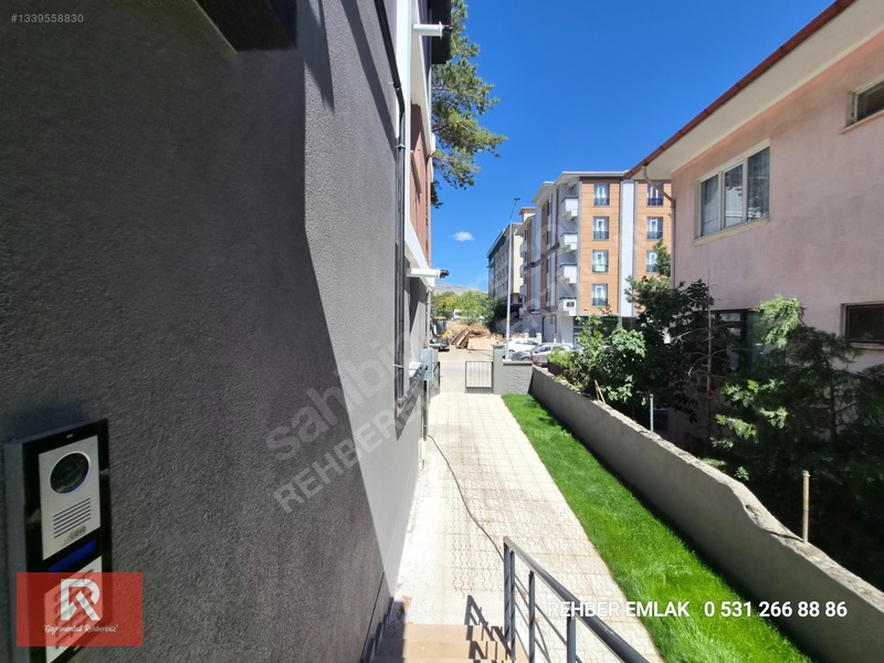 Rehber Emlak Şehir Merkezde Kiralık 1+1sıfır Daire Balkonlu 61m2 — fotoğraf 5