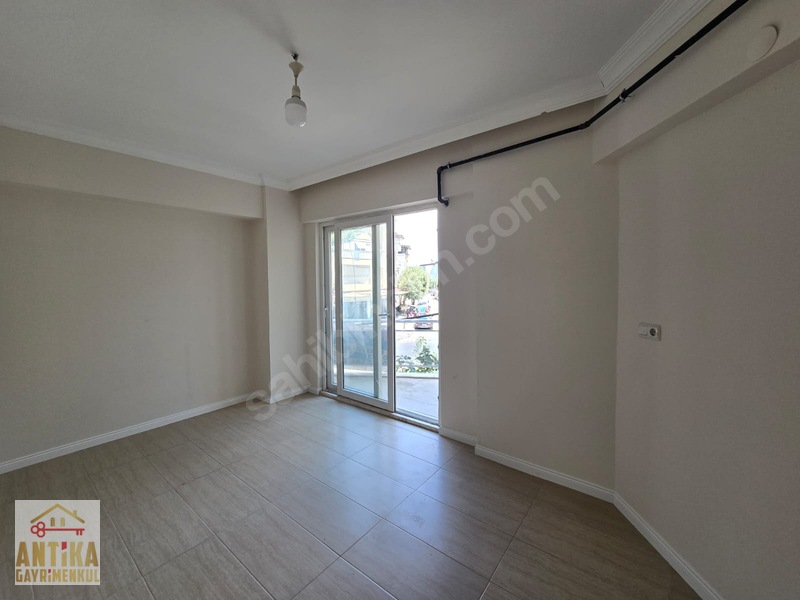 Antika Gayrimenkul'den Yeni Mahallede Kiralık Arakat Daire — fotoğraf 6