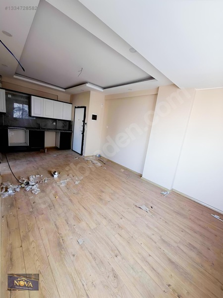 Gültepe Merkezde Geniş Oturumlu Satılık 1+1 Balkonlu Daire — fotoğraf 2