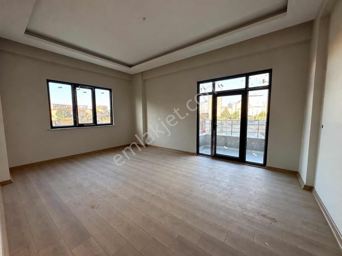 ''uluırmak Mahallesi Site İçi Sıfır 3+1 Daire'' — fotoğraf 4