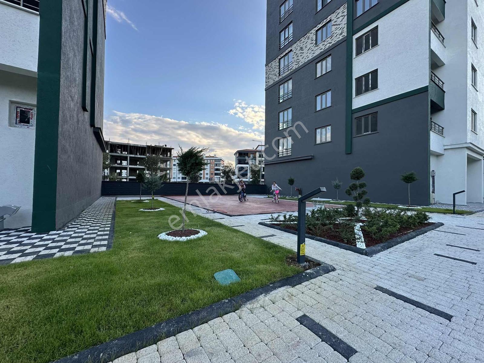 ''uluırmak Mahallesi Site İçi Sıfır 3+1 Daire'' — fotoğraf 13