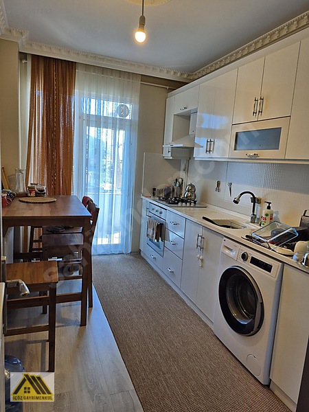 Pazar Sokağında Köşe 2+1 95 M2 Ebevyen Banyolu — fotoğraf 13