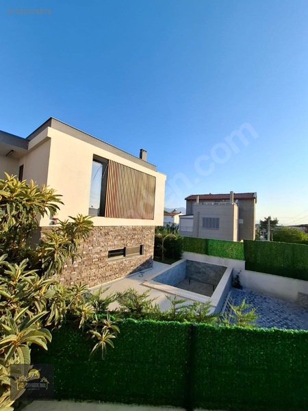 Kuşadası Soğucak Satılık Müstakil Arsa İçinde Özel Havuzlu Villa