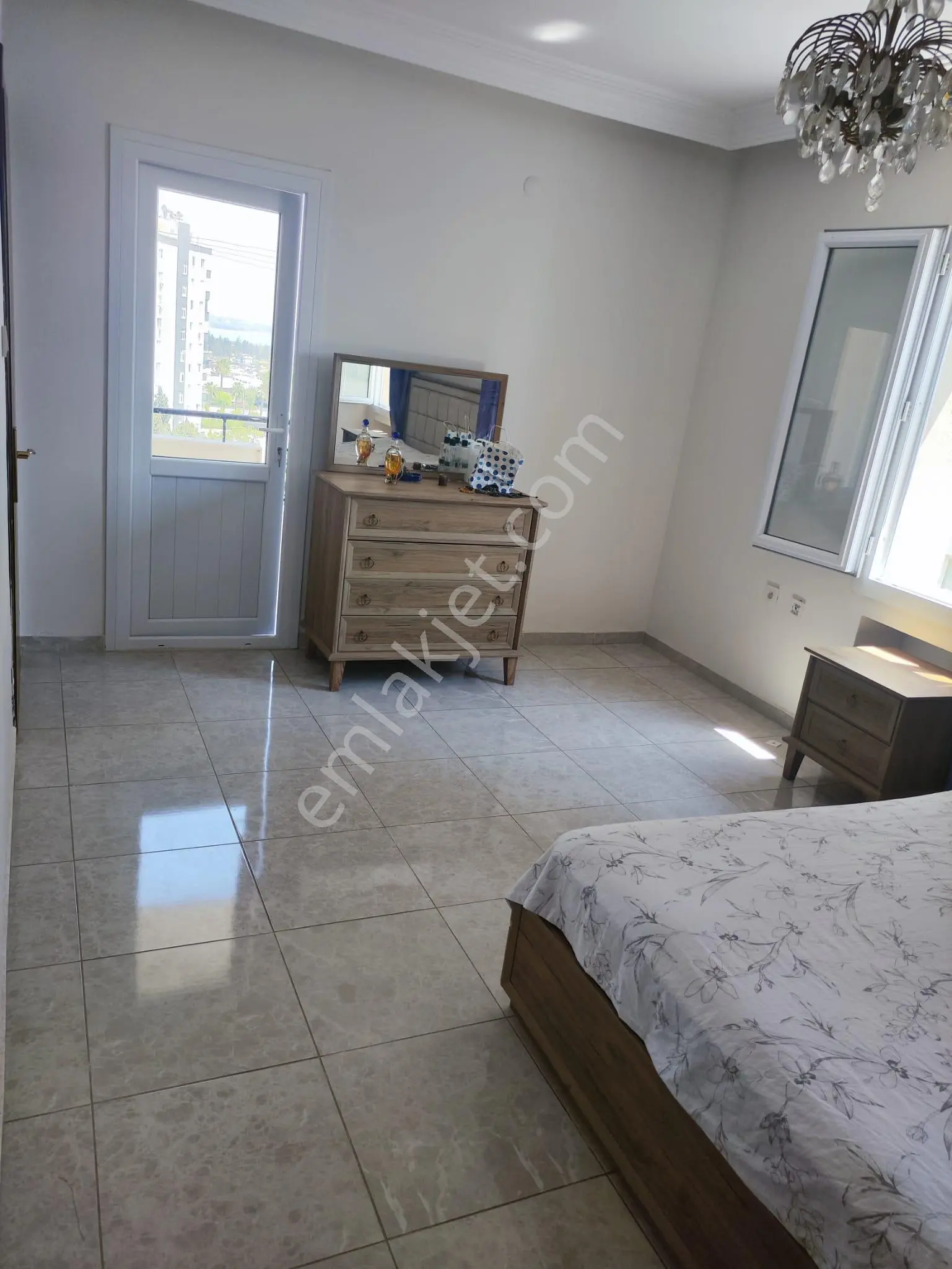 3+1 Göl Manzaralı Güzelyalı 220m2 Herkat Tek Daire 4cephe G.enerji Dgaz 2banyo 4balkon 5-10yaş. — fotoğraf 16