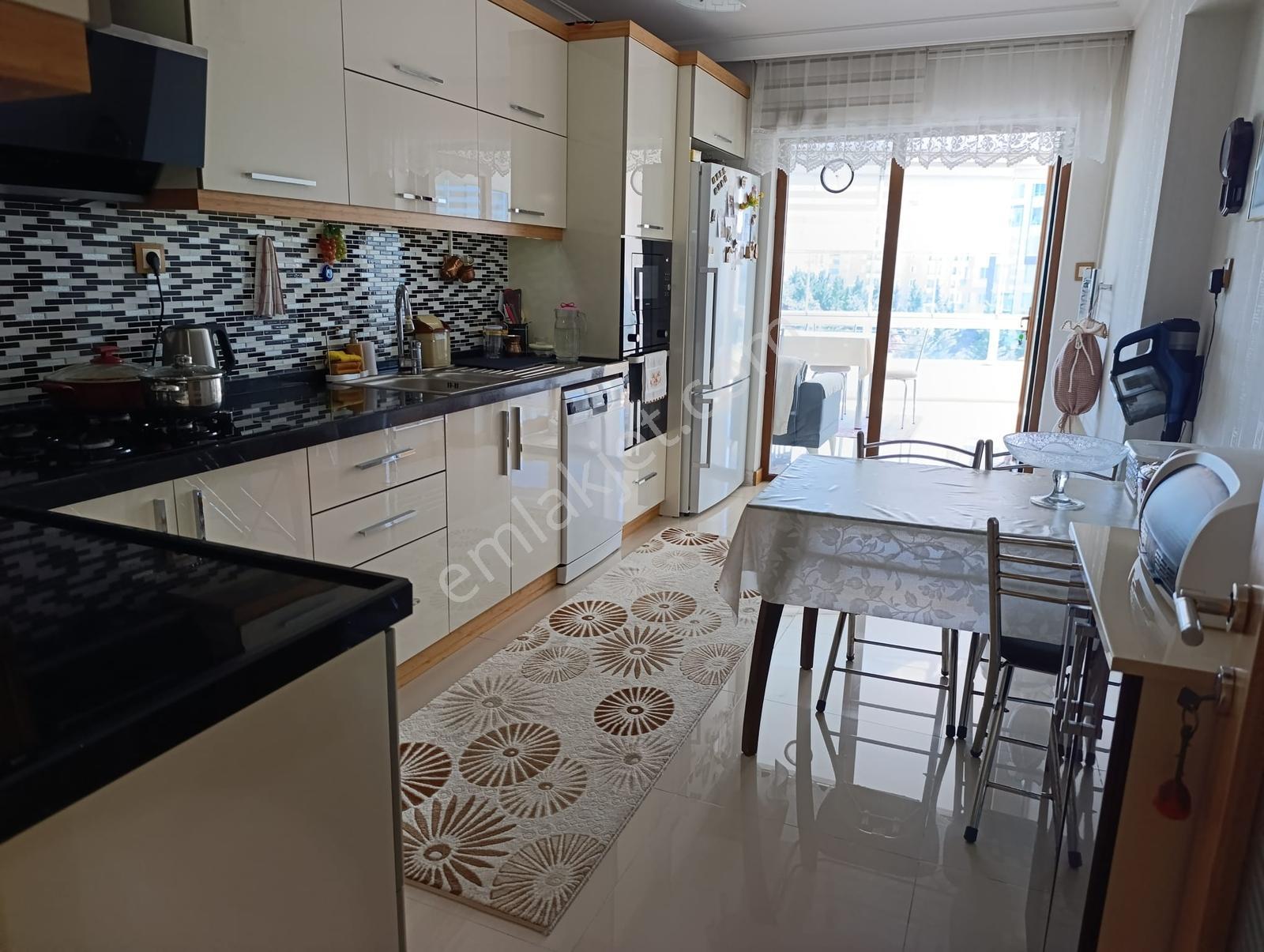 Turgut Özal Mahallesinde Merkezi Konumda 4+1 Daire — fotoğraf 12