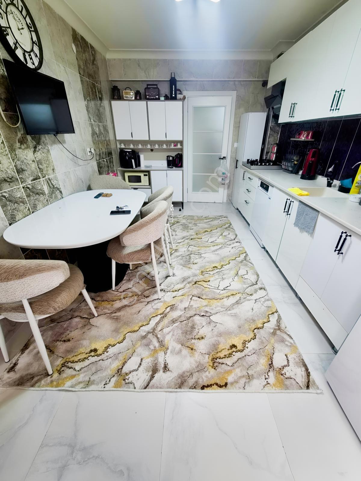 Gül Emlak'tan Altınköy Mevkii 140mt Net Kullanım Alanı İle 3+1 — fotoğraf 3