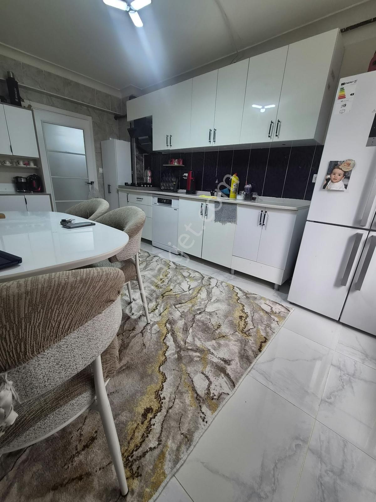 Gül Emlak'tan Altınköy Mevkii 140mt Net Kullanım Alanı İle 3+1 — fotoğraf 4