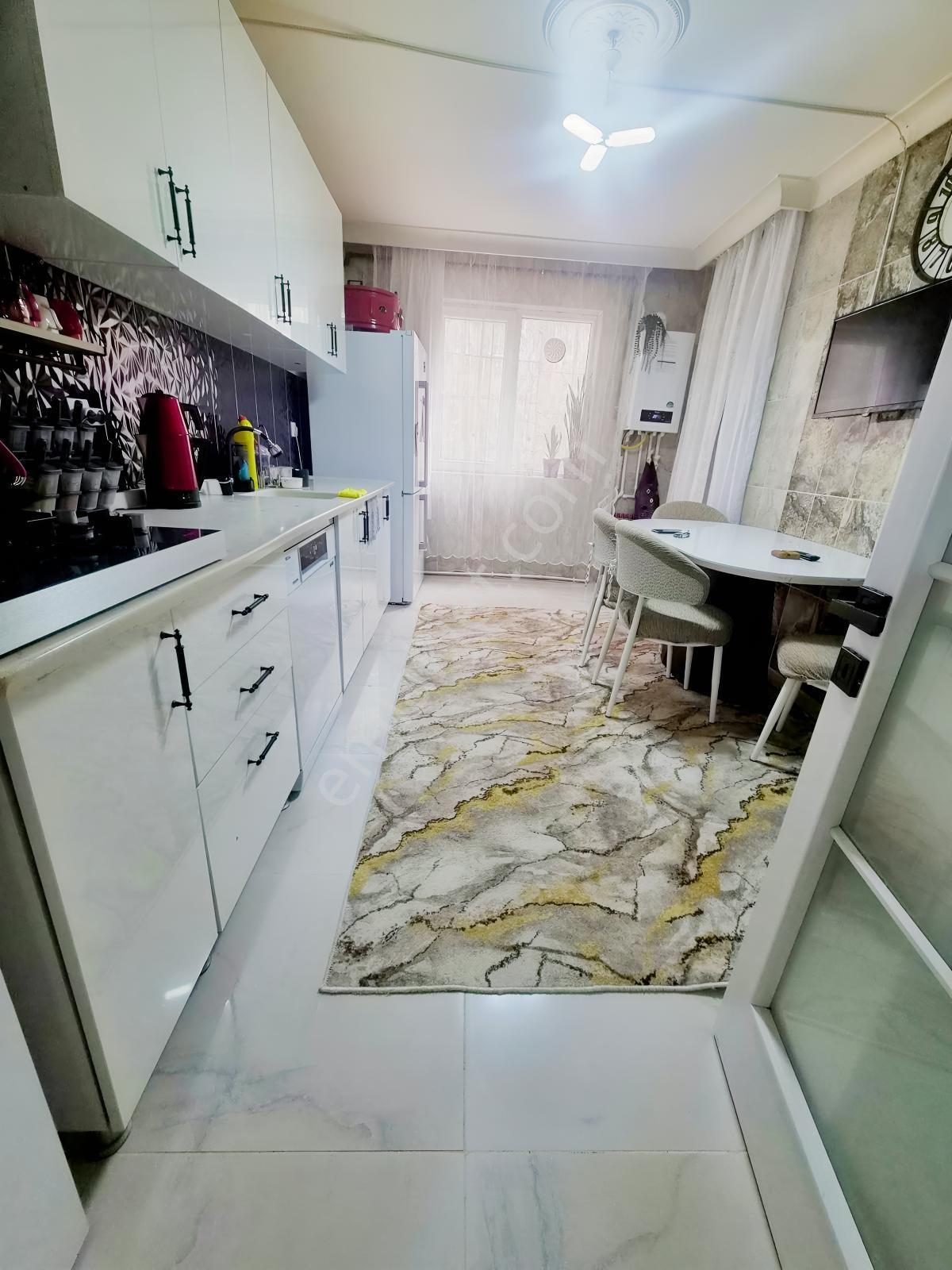 Gül Emlak'tan Altınköy Mevkii 140mt Net Kullanım Alanı İle 3+1 — fotoğraf 5