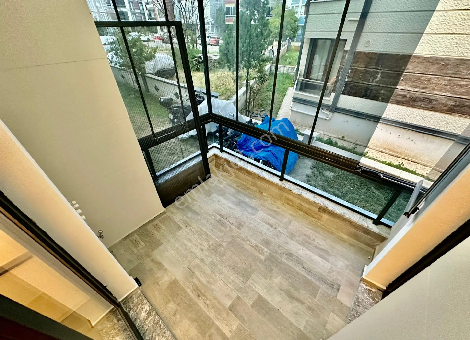 ꧁ay Emlaktan꧂akçay'da Ayrı Mutfak Denize Sadece 150 Metre Kapalı Balkonlu Satılık 2+1 Daire — fotoğraf 7