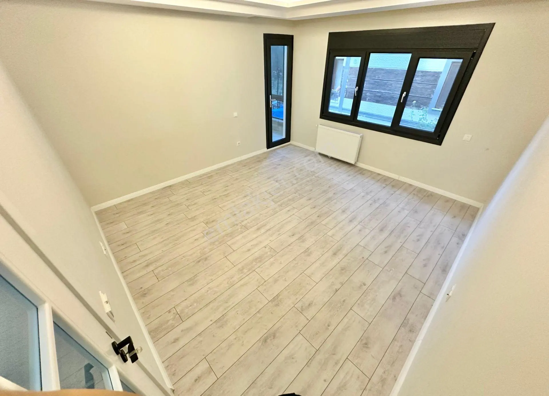 ꧁ay Emlaktan꧂akçay'da Ayrı Mutfak Denize Sadece 150 Metre Kapalı Balkonlu Satılık 2+1 Daire — fotoğraf 9