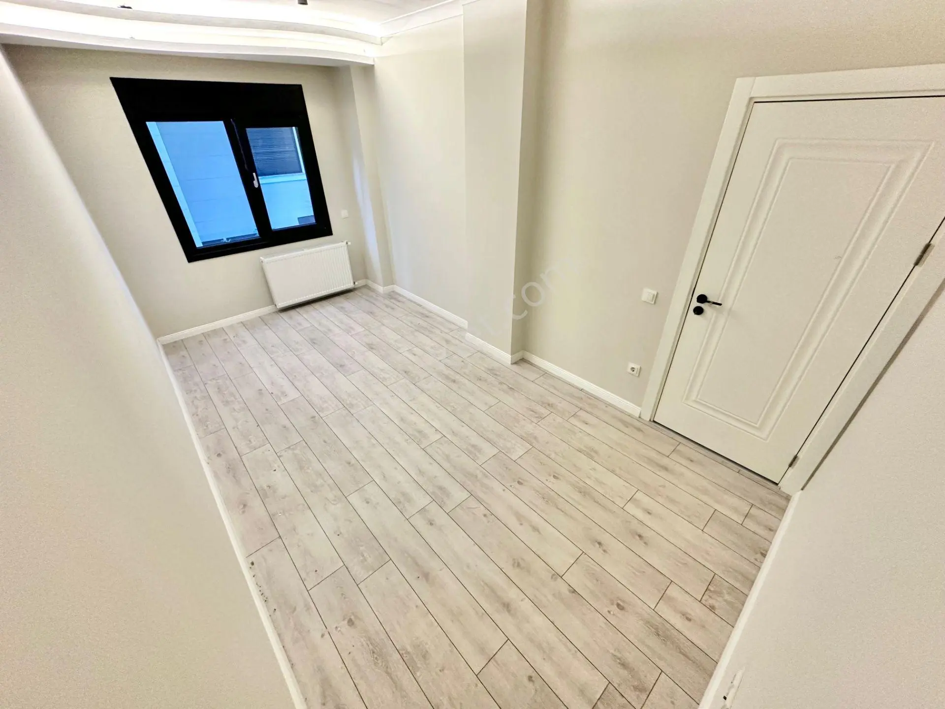 ꧁ay Emlaktan꧂akçay'da Ayrı Mutfak Denize Sadece 150 Metre Kapalı Balkonlu Satılık 2+1 Daire — fotoğraf 24