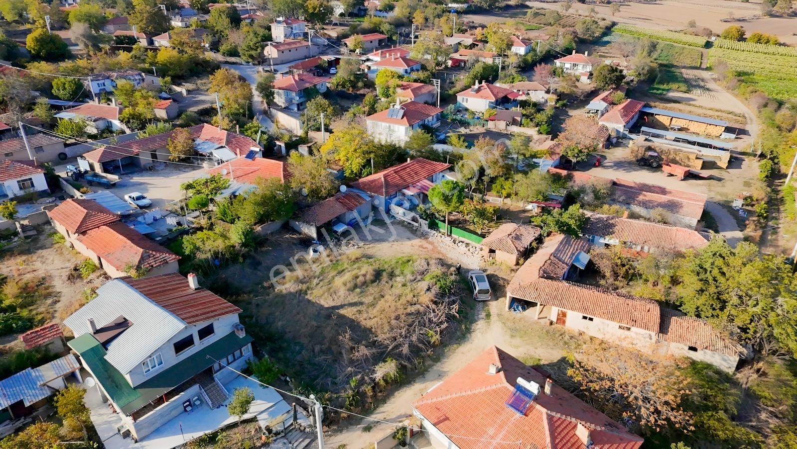 Ürünlü Köyünde 1.271 M² Arsa İçinde Satılık Müstakil Ev — fotoğraf 4